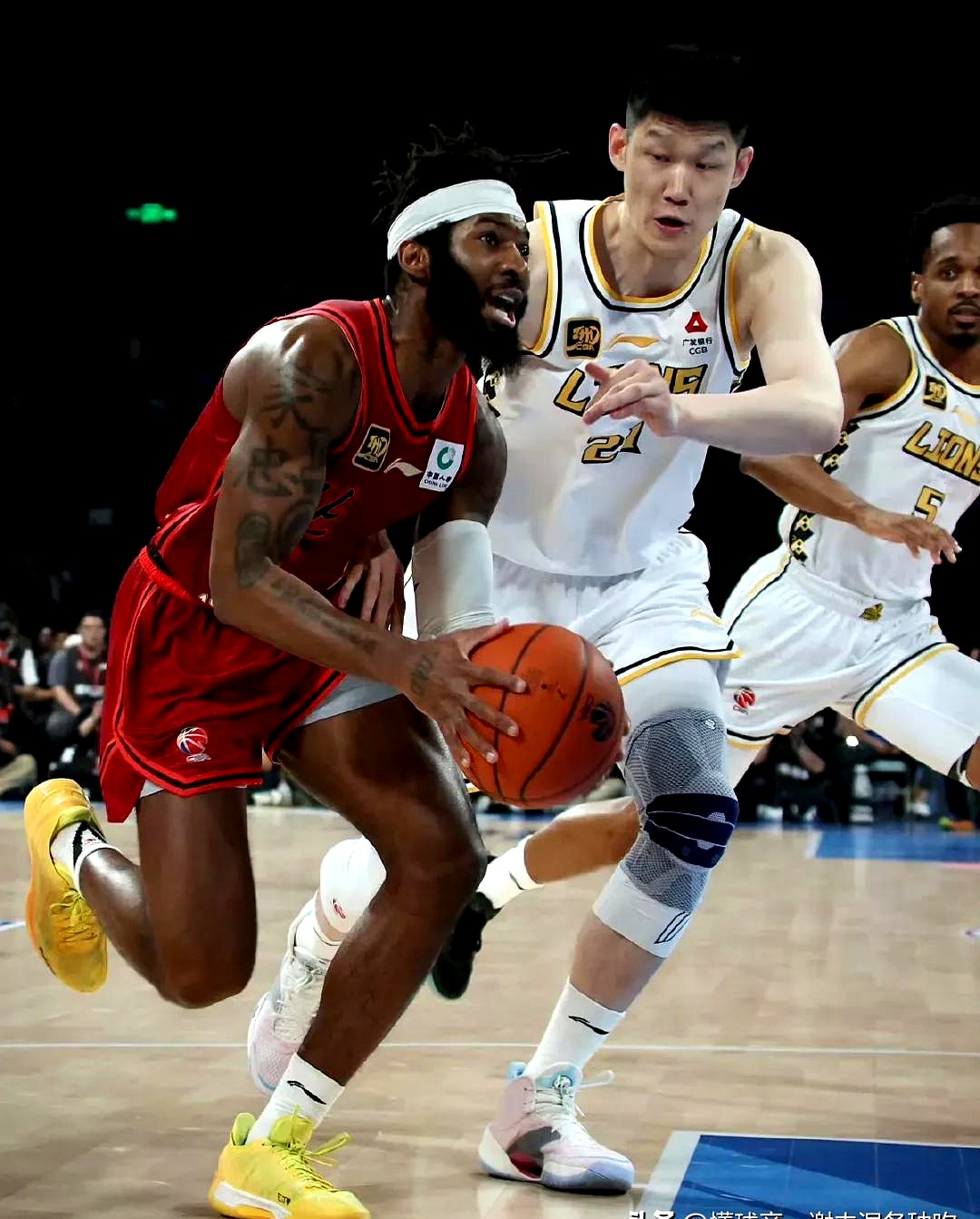 关于加时末段突围战来临，广厦男篮围绕NBA季后赛遗憾出局，更衣室稳定，轮换策略成焦点的信息