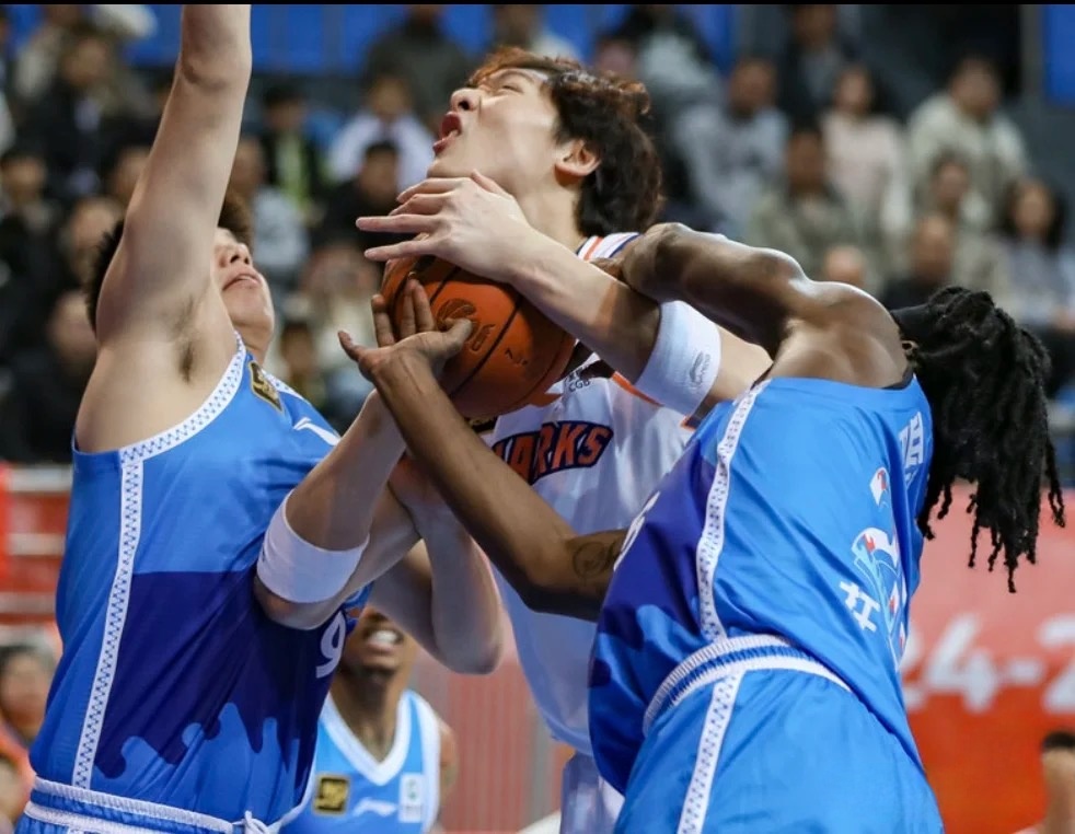 上海久事发布备战花絮；清晨完成体检；CBA季后赛任务艰巨；高层口径保持一致的简单介绍