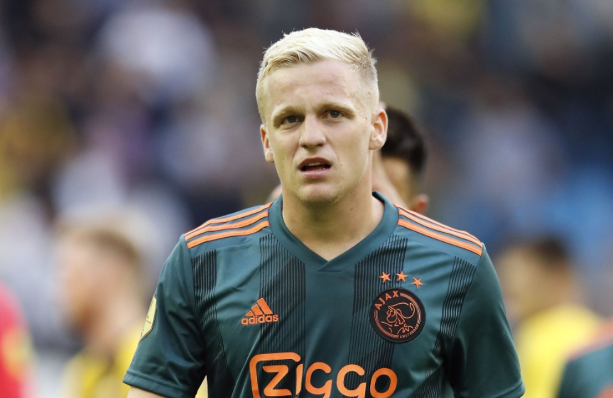 转折点阿贾克斯复出首秀；德甲今夜攻防权衡；管理层满意；纪律约束更严格