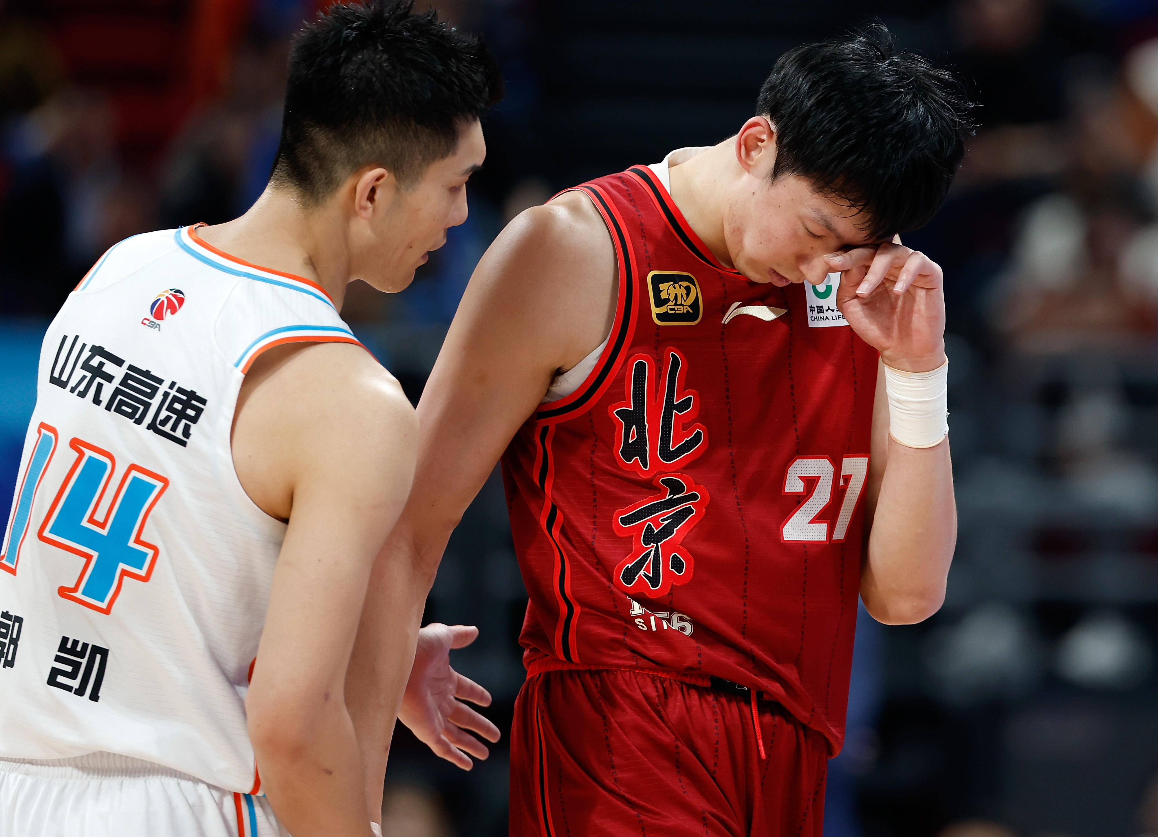 今晨上海久事备战CBA季后赛，门线救险细节曝光，质疑声仍在，数据趋势出现新变化的简单介绍