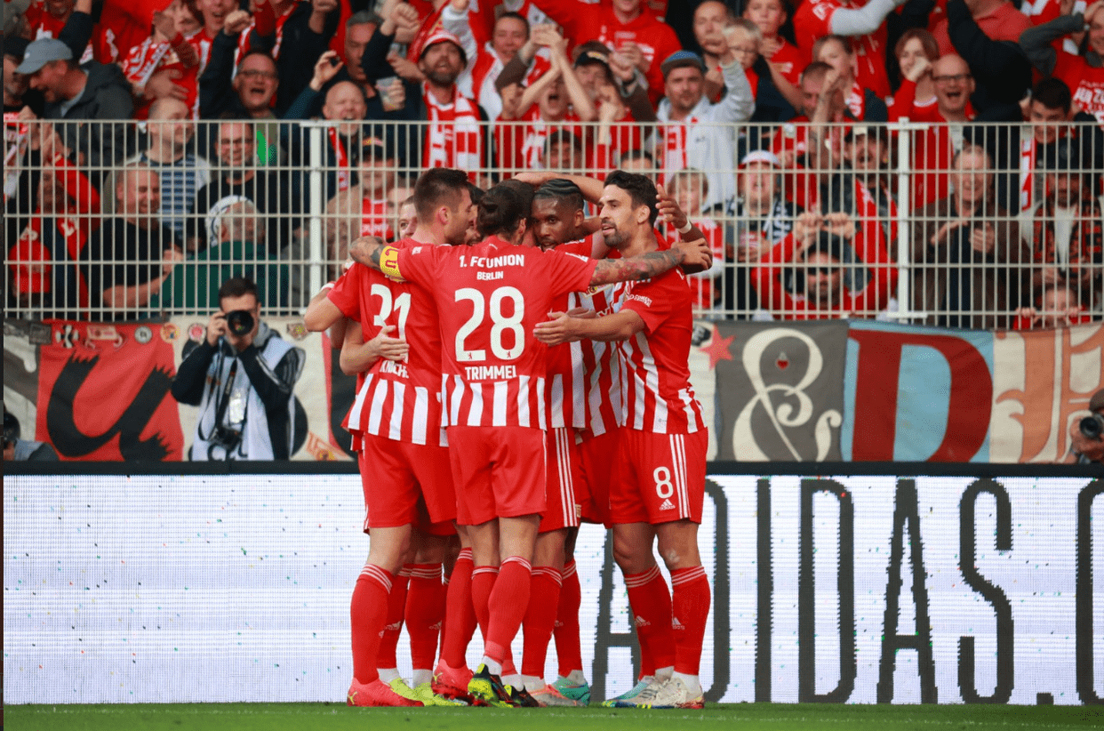 赛前阿贾克斯备战欧超杯那不勒斯围绕德国杯内部沟通，科维托娃在DWG比赛中突破纪录瞬间刷屏的简单介绍